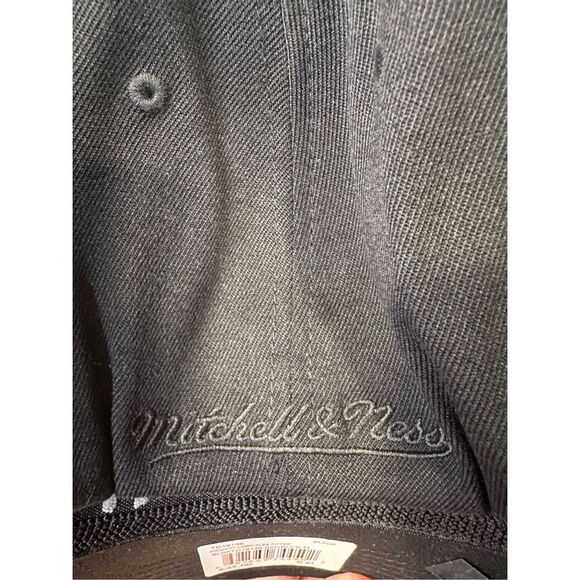 Mitchell & Ness Seattle SuperSonic NBA Black embroidered fitted hat, size S/M - Picture 6 of 6